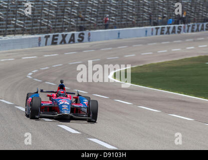 Fort Worth, TX, USA - 7. Juni 2013. Marco Andretti (25) braucht, um die Strecke für ein Übungsbeispiel für die Firestone 550-Rennen auf dem Texas Motor Speedway in Fort Worth, Texas. Bildnachweis: Cal Sport Media/Alamy Live-Nachrichten Stockfoto