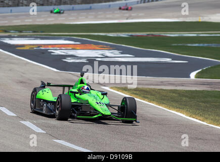 Fort Worth, TX, USA - 7. Juni 2013. Dario Franchitti (10) braucht, um die Strecke für ein Übungsbeispiel für die Firestone 550-Rennen auf dem Texas Motor Speedway in Fort Worth, Texas. Bildnachweis: Cal Sport Media/Alamy Live-Nachrichten Stockfoto