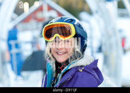Porträt eines Mädchens in Skibekleidung Stockfoto