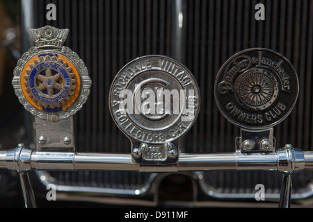 Auto-Abzeichen auf der Vorderseite einen Lanchester-Oldtimer Stockfoto