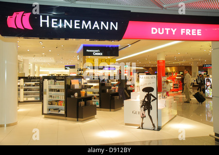 Deutschland, Europa, Nord, EU, Frankfurt am Main Airport, FRA, Terminal, Gate, Shopping Shopper Shopper shoppen shoppen Shops Markt Märkte Marktplatz kaufen verkaufen, Stockfoto