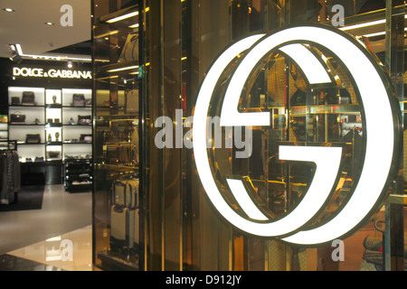 Deutschland, Europa, Nord, EU, Frankfurt am Main Airport, FRA, Terminal, Gate, Shopping Shopper Shopper shoppen shoppen Shops Markt Märkte Marktplatz kaufen verkaufen, Stockfoto