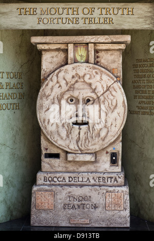 Der Mund der Wahrheit Wahrsagerin in Dawlish Warren Devon England La Bocca della Verità Stockfoto