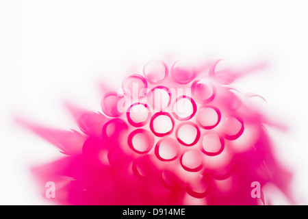Studioaufnahme von rosa Trinkhalme Stockfoto