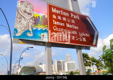 Singapore Esplanade Drive, Schild, Information, Merlion Park, hanzi, Kanji, Esplanade Theatres on the Bay, Theater, Theater, Sing130201180 Stockfoto