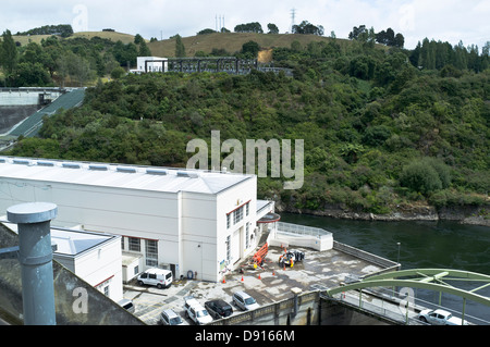 dh Lake Karapiro KARAPIRO Neuseeland Waikato River dam Gebäude und Strom-Sub-station Stockfoto