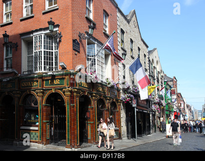 Kais Bar, Sommertag in Temple Bar, Dublin Rive Gauche Viertel, Irland Stockfoto