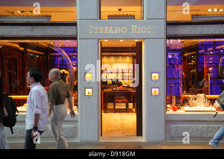 Singapur, The Shoppes at Marina Bay Water Sands, Geschäfte, Shopping Shopper Shopper Geschäfte Geschäfte Markt Märkte Marktplatz Kauf Verkauf, Einzelhandel Store stor Stockfoto