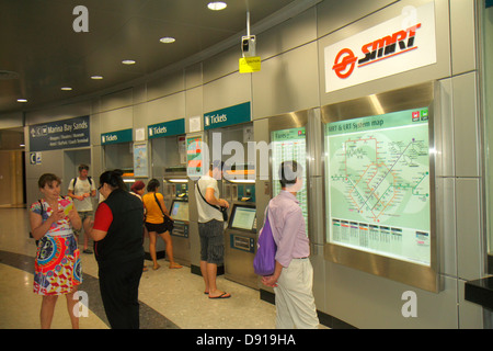 Singapur Bayfront MRT-Station, Circle Line, U-Bahn, Autobahn-Route-Karte, Ticket, Verkaufsautomaten, Sing130202211 Stockfoto