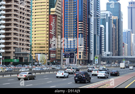 Dubai Stadt, Verkehr auf den Straßen von Dubai, Vereinigte Arabische Emirate Stockfoto