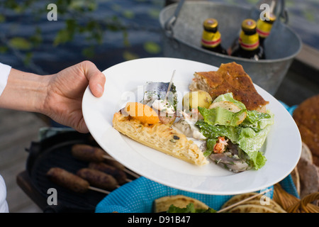 Essen für Mittsommer in Schweden, close-up. Stockfoto