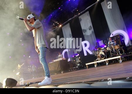 Deutscher Rapper Cro auf der Hauptbühne das Rockfestival führt "Rock am Ring" in Nuerburg, Deutschland, 7. Juni 2013. Tickets für die dreitägige Veranstaltung waren längst ausverkauft. Foto: Thomas Frey Stockfoto