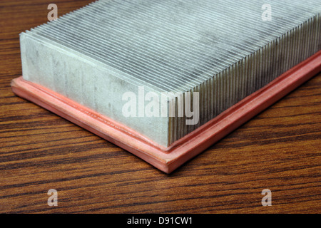 Auswechseln des Luftfilters Stockfoto