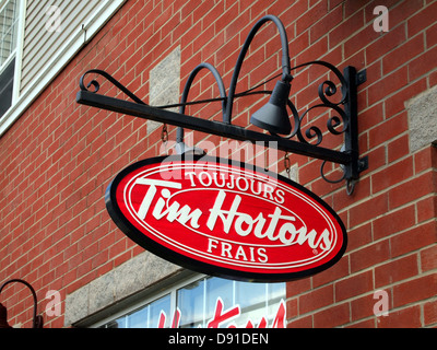 Tim Hortons Kaffee und Donut shop Zeichen, Kanada Stockfoto