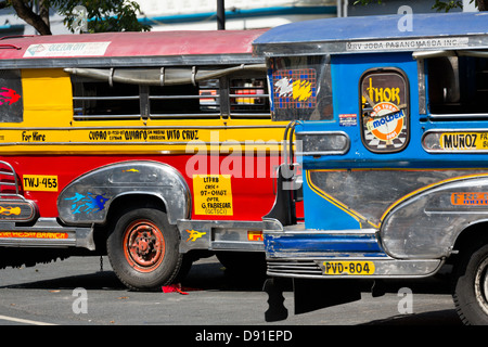 Typische Jeepney in Manila, Philippinen Stockfoto