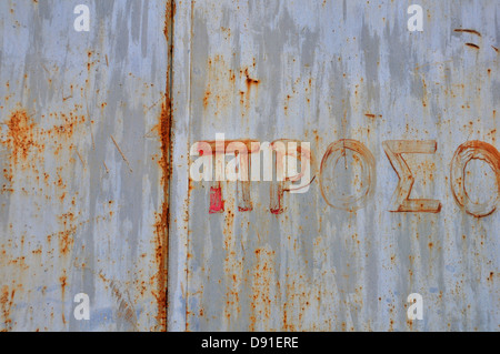 Rostige Metalloberfläche mit Hand bemalt Typografie. Abstract Grunge Hintergrund. Stockfoto
