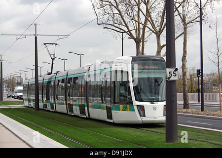 Paris, Straßenbahn, Linie 3A, Boulevard Masséna. Stockfoto
