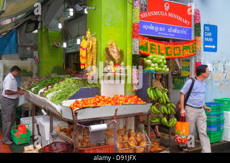 Singapur, Little India, Serangoon Road, Asiaten Ethnische Einwanderer Minderheit, Erwachsene Erwachsene Männer Männer Männer, Shopping Shopper Shopper Shop Geschäfte Stockfoto