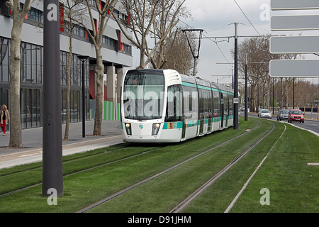 Paris, Straßenbahn, Linie 3A, Boulevard Masséna. Stockfoto