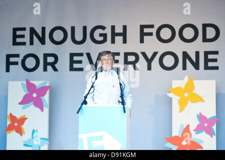 London, UK – 8. Juni 2013: Bill Gates spricht dem Publikum während der IF-Rallye im Hyde Park, hagelt Durchbruch im Kampf gegen Mangelernährung. Bildnachweis: Piero Cruciatti/Alamy Live-Nachrichten Stockfoto