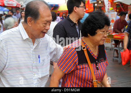 Singapur, Bugis Street, Shopping Shopper Shopper Shop Shops Markt Märkte Markt Kauf Verkauf, Einzelhandel Geschäfte Business-Unternehmen, Asian AS Stockfoto