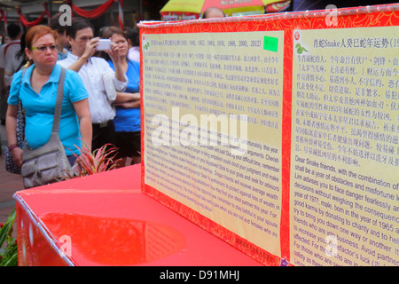 Singapur, Bugis Street, Shopping Shopper Shopper Shop Shops Markt Märkte Markt Kauf Verkauf, Einzelhandel Geschäfte Business-Unternehmen, Chinesisch Stockfoto