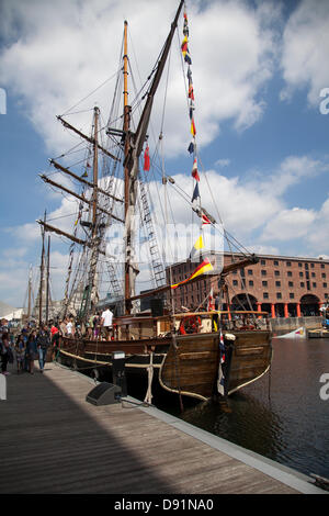 Liverpool, UK 8. Juni 2013. Großsegler Zebu auf der Red Bull Harbour erreichen 2013 eine Auftaktveranstaltung, wo Schiffe, ein Shanty-Festival, Regatten, Wakeboarden und historischen Kanal Boote alle, Teilnahme an einem Mersey River Festival am Albert Dock.  Bildnachweis: Cernan Elias/Alamy Live-Nachrichten Stockfoto