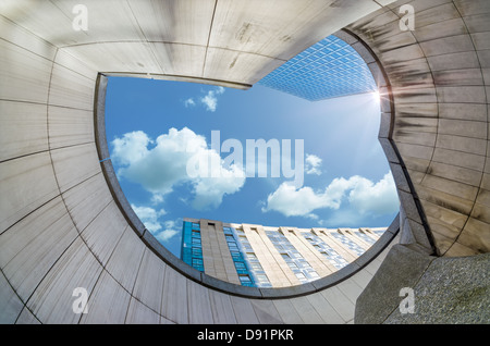 Große Wolkenkratzern schoss mit einem fisheye-objektiv wichtigen Geschäftsviertel La Défense in der Nähe von Paris, Frankreich Stockfoto