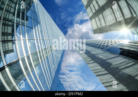 Große Wolkenkratzern schoss mit einem fisheye-objektiv wichtigen Geschäftsviertel La Défense in der Nähe von Paris, Frankreich Stockfoto