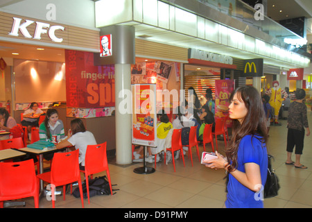 Singapur, Bishan Place, Junction 8, Shopping Shopper Shopper Shop Shops Markt Märkte Marktplatz Kauf Verkauf, Einzelhandel Geschäfte Business Business Geschäft Stockfoto