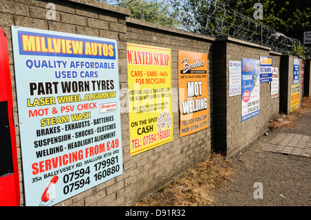 Anzeichen für Auto Reparatur/TÜV Arbeit/Abwrackprämie außerhalb ein Fahrzeug MOT Testing Center Stockfoto