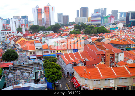 Singapur, Little India, Luftaufnahme von oben, Sri Veeramakaliamman Tempel, Hindu, bindi, zweistöckiges, Geschoss, Ladenhäuser, Ladenhaus, rote Lehmziegelstube Stockfoto