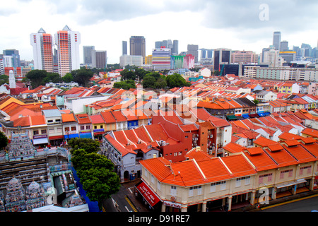 Singapore Little India, Luftaufnahme von oben, Sri Veeramakaliamman Tempel, Hindu, bindi, zweistöckiges, Geschoss, Ladenhäuser, Ladenhaus, rote Lehmziegelstube Stockfoto