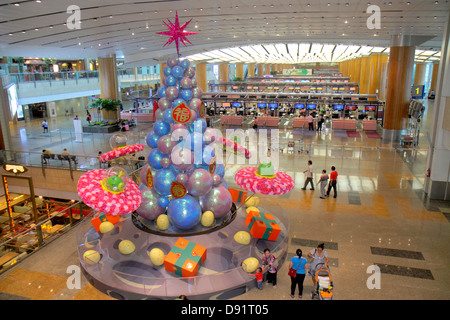 Internationaler Flughafen Singapur Changi, SIN, Terminal, Check-in-Schalter, Ticketausstellung, Ticket, Inneneinrichtung, Skulptur, Kunst, Inneneinrichtung, Sing130206069 Stockfoto