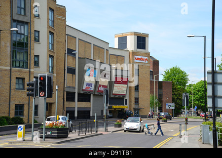 Jackson Square, Parkplätze, Gebäude, The Causeway, Bishops Stortford, Hertfordshire, England, Vereinigtes Königreich Stockfoto