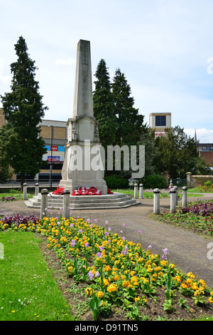 Kriegerdenkmal im Schlossgarten, den Damm, Bishops Stortford, Hertfordshire, England, Vereinigtes Königreich Stockfoto