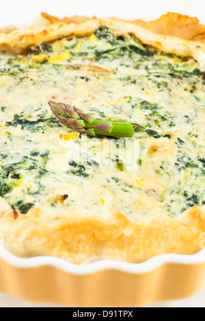 Mailand, Italien: Spargel Kuchen in einem berühmten Restaurant. Echtes Beispiel für gesunde und schmackhafte Lebensmittel. Stockfoto