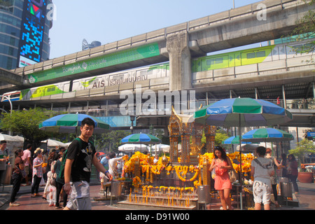 Thailand, Thai, Bangkok, Pathum Wan, Ratchadamri, CentralWorld Plaza, Erawan-Schrein, Hindu, Bindi, Statue, Phra Phrom, Brahma, Religion, Religion, Bangkok Mass Tra Stockfoto