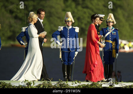 Stockholm, Spanien. 8. Juni 2013. Kronprinz Frederik und Kronprinzessin Mary von Dänemark und Kronprinz Pavlos von Griechenland und Kronprinzessin Marie Chantal von Griechenland besuchen das Bankett am Abend nach der Hochzeit von Prinzessin Madeleine von Schweden und Christopher O'Neill hosted by König Carl XIV Gustaf und Königin Silvia auf Schloss Drottningholm am 8. Juni 2013 in Stockholm, Schweden. (Bild Kredit: Kredit: Jack Abuin/ZUMAPRESS.com/Alamy Live-Nachrichten) Stockfoto