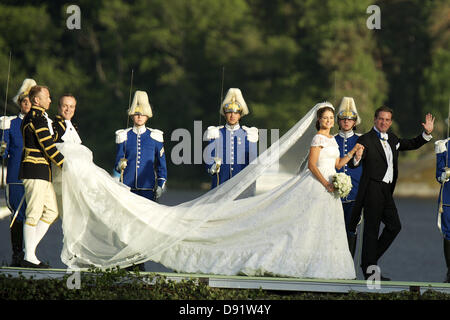 Stockholm, Spanien. 8. Juni 2013. Prinzessin Madeleine & Christopher O'Neill kommt zum Bankett am Abend nach der Hochzeit von Prinzessin Madeleine von Schweden und Christopher O'Neill hosted by König Carl Gustaf und Königin Silvia auf Schloss Drottningholm am 8. Juni 2013 in Stockholm, Schweden. (Bild Kredit: Kredit: Jack Abuin/ZUMAPRESS.com/Alamy Live-Nachrichten) Stockfoto