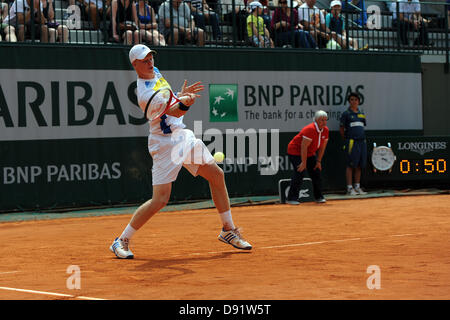 Paris, Frankreich. 8. Juni 2013. Kyle Edmund von Großbritannien in Aktion während des Spiels zwischen Kyle Edmund von Großbritannien und Frederico Ferreira Silva aus Portugal und Christian Garin von Chile und Nicolas Jarry von Chile in das Finale der jungen Doppel bei den French Open von Roland Garros. Edmund of Great Britain und Silva gewann den Titel mit einem Score von 6-3, 6-3. Bildnachweis: Action Plus Sport Bilder/Alamy Live News Stockfoto