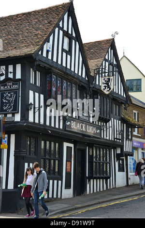 16th Century The Black Lion Inn, Bridge Street, Bishop’s Stortford, Hertfordshire, England, Vereinigtes Königreich Stockfoto