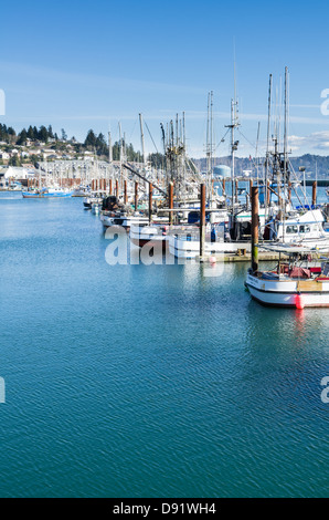 Newport Oregon USA. Newport Harbor ist Heimat für eine kommerzielle Fischereiflotte sowie viele private Schiffe Stockfoto