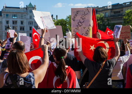 London, UK. Samstag, den 8. Juni - türkische Demonstration in Trafalgar Square Credit: Vitor Da Silva/Alamy Live News Stockfoto