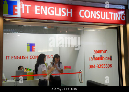 Bangkok Thailand, Thai, Chatuchak, Phaholyothin Road, asiatische Frau weibliche Frauen, Englisch Beratung, Sprache, zweisprachig, Service, Thai130208081 Stockfoto