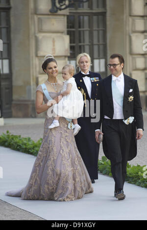 Stockholm, Spanien. 8. Juni 2013. Schwedens Kronprinzessin Victoria und Prinz Daniel und Prinzessin Estelle besuchen die Hochzeit von Prinzessin Madeleine von Schweden und Christopher O'Neill hosted by König Carl Gustaf XIV und Königin Silvia am Königspalast am 8. Juni 2013 in Stockholm, Schweden. (Bild Kredit: Kredit: Jack Abuin/ZUMAPRESS.com/Alamy Live-Nachrichten) Stockfoto