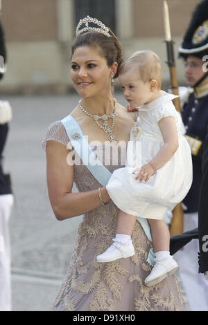 Stockholm, Spanien. 8. Juni 2013. Schwedens Kronprinzessin Victoria und Prinz Daniel und Prinzessin Estelle besuchen die Hochzeit von Prinzessin Madeleine von Schweden und Christopher O'Neill hosted by König Carl Gustaf XIV und Königin Silvia am Königspalast am 8. Juni 2013 in Stockholm, Schweden. (Bild Kredit: Kredit: Jack Abuin/ZUMAPRESS.com/Alamy Live-Nachrichten) Stockfoto