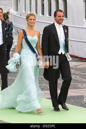 Prinz Nikolaos von Griechenland mit Prinzessin Tatiana von Griechenland angekommen Evert Taubes Terrass auf Riddarholmen, nach der Hochzeit von Prinzessin Madeleine und Christopher O'Neill in Stockholm, Schweden, 8. Juni 2013. Foto: Albert Nieboer/Niederlande Stockfoto