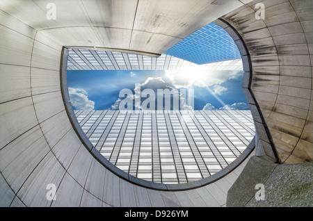 Große Wolkenkratzern schoss mit einem fisheye-objektiv wichtigen Geschäftsviertel La Défense in der Nähe von Paris, Frankreich Stockfoto