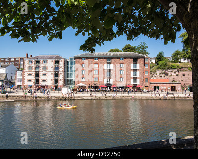 Sommer auf Exeter Kai neben dem Fluß Exe, Exeter, Devon, England Stockfoto